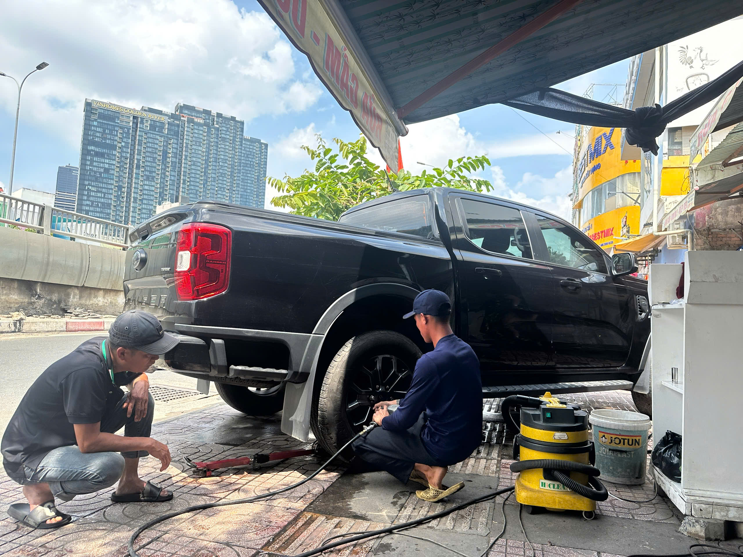 Vá xe bán tải giá rẻ