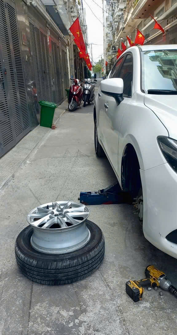 Vá lốp ô tô tận nơi