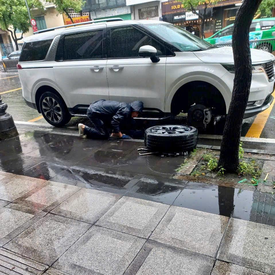 vá xe lưu động tới tận nơi