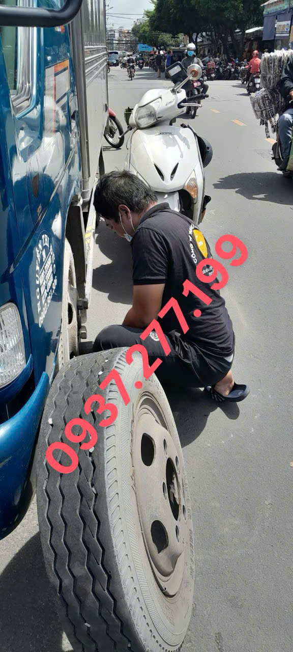 vá xe lưu động nhanh nội ô