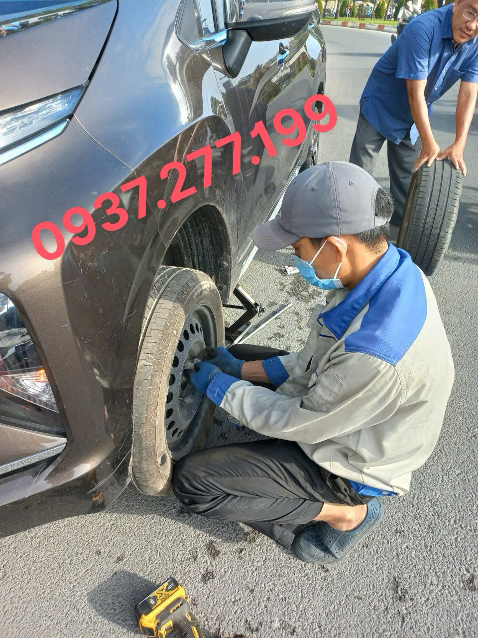 vá xe lưu động phục vụ nhanh