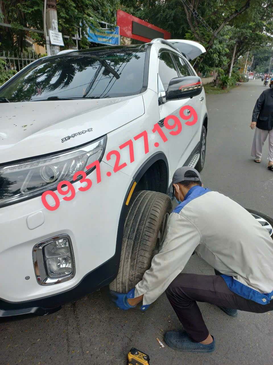 vá xe xe hơi đời mới